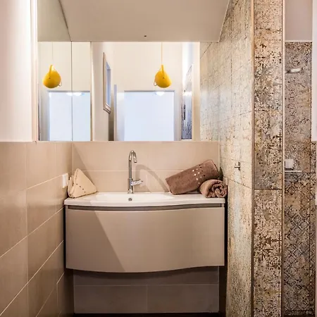 Haus Lukic كابرون